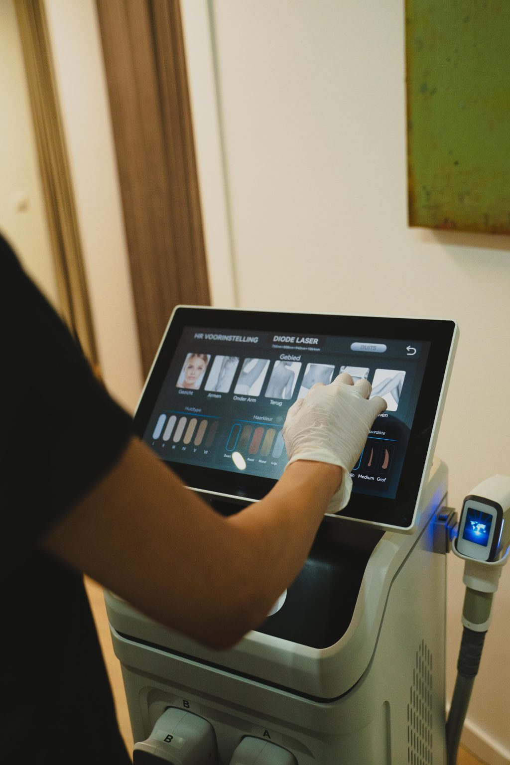 Diode laser voor laserontharing bij LZ Clinics